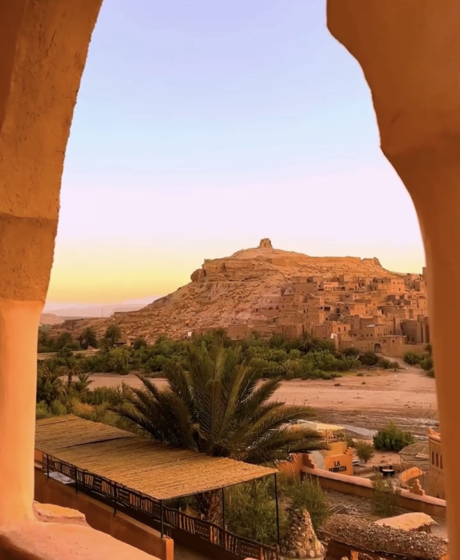 Kasbah Aït Ben Haddou seen through a kasbah arch