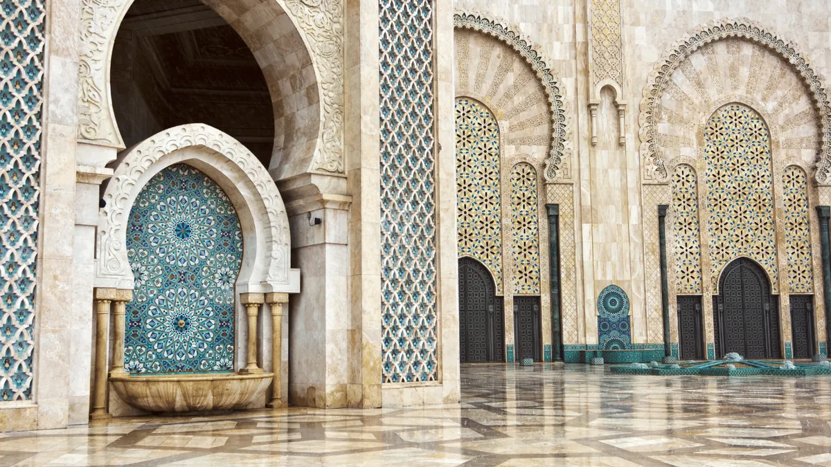 The Prayer Hall: An Ode to Islamic Art - Unveiling the Majesty of the Hassan II Mosque